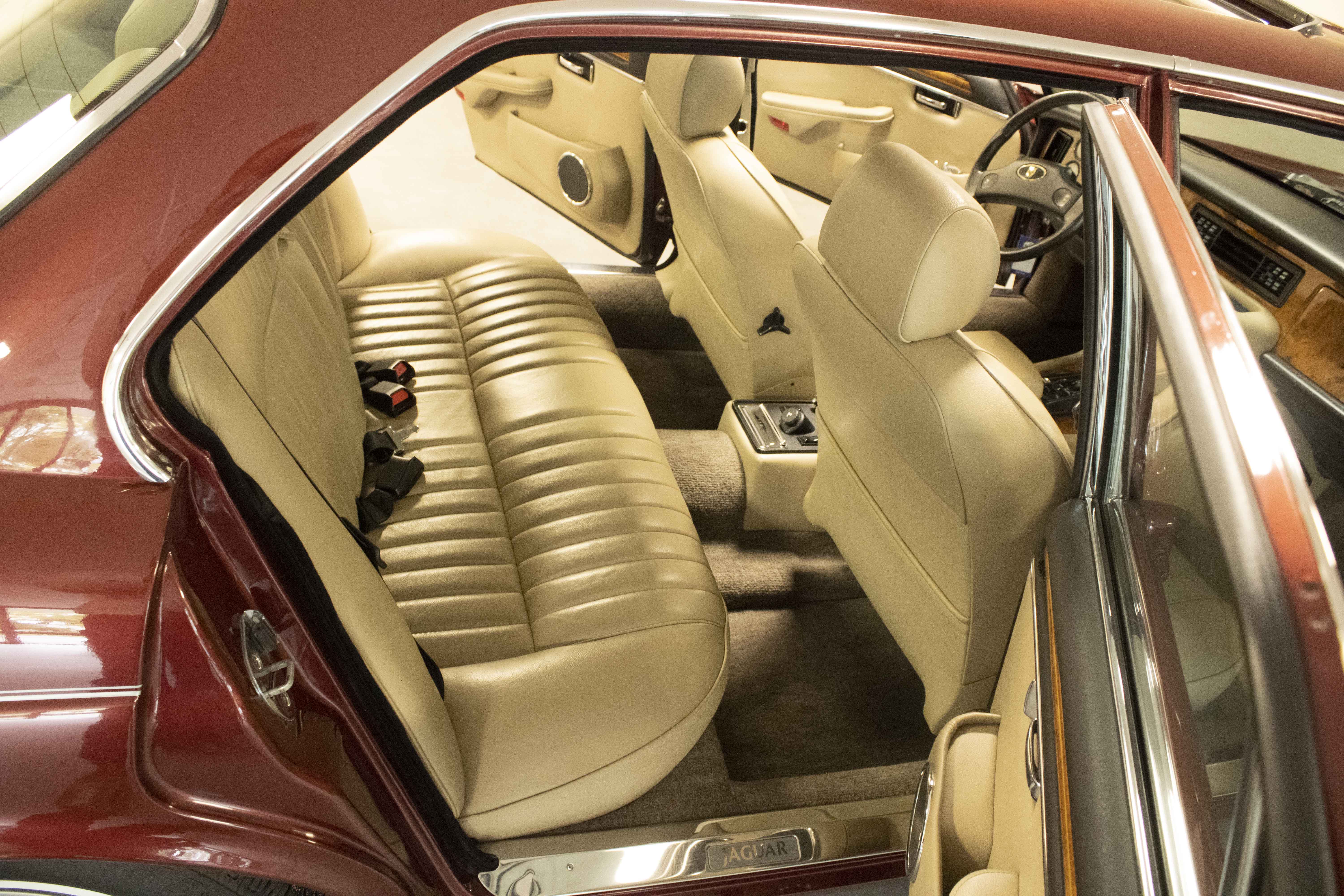 Oldtimer Care & Sales Jaguar XJ12 VandenPlas    VERKOCHT!!!