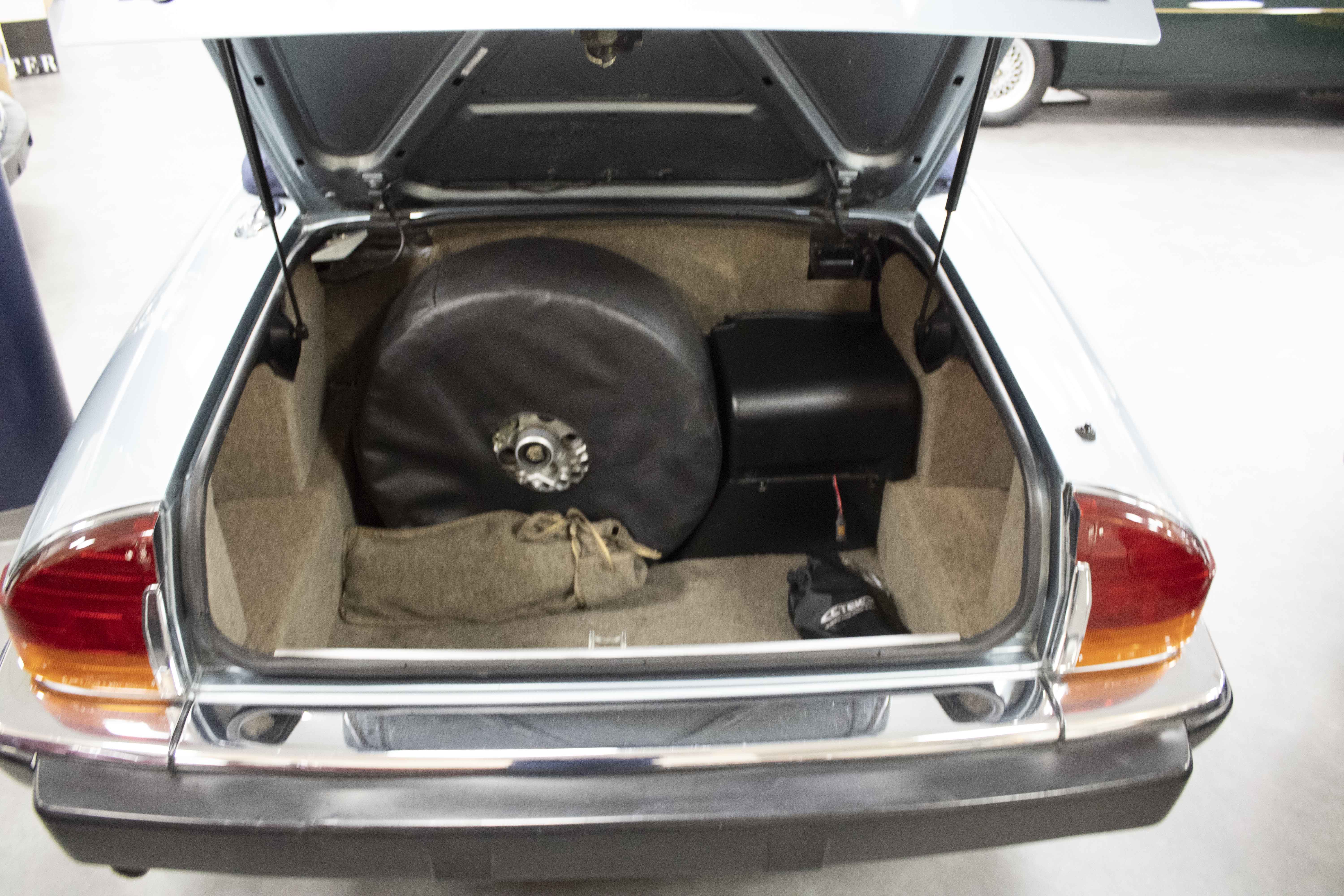 Oldtimer Care & Sales Jaguar XJ-S Cabrio V-12, 5,3 ltr VERKOCHT!!
