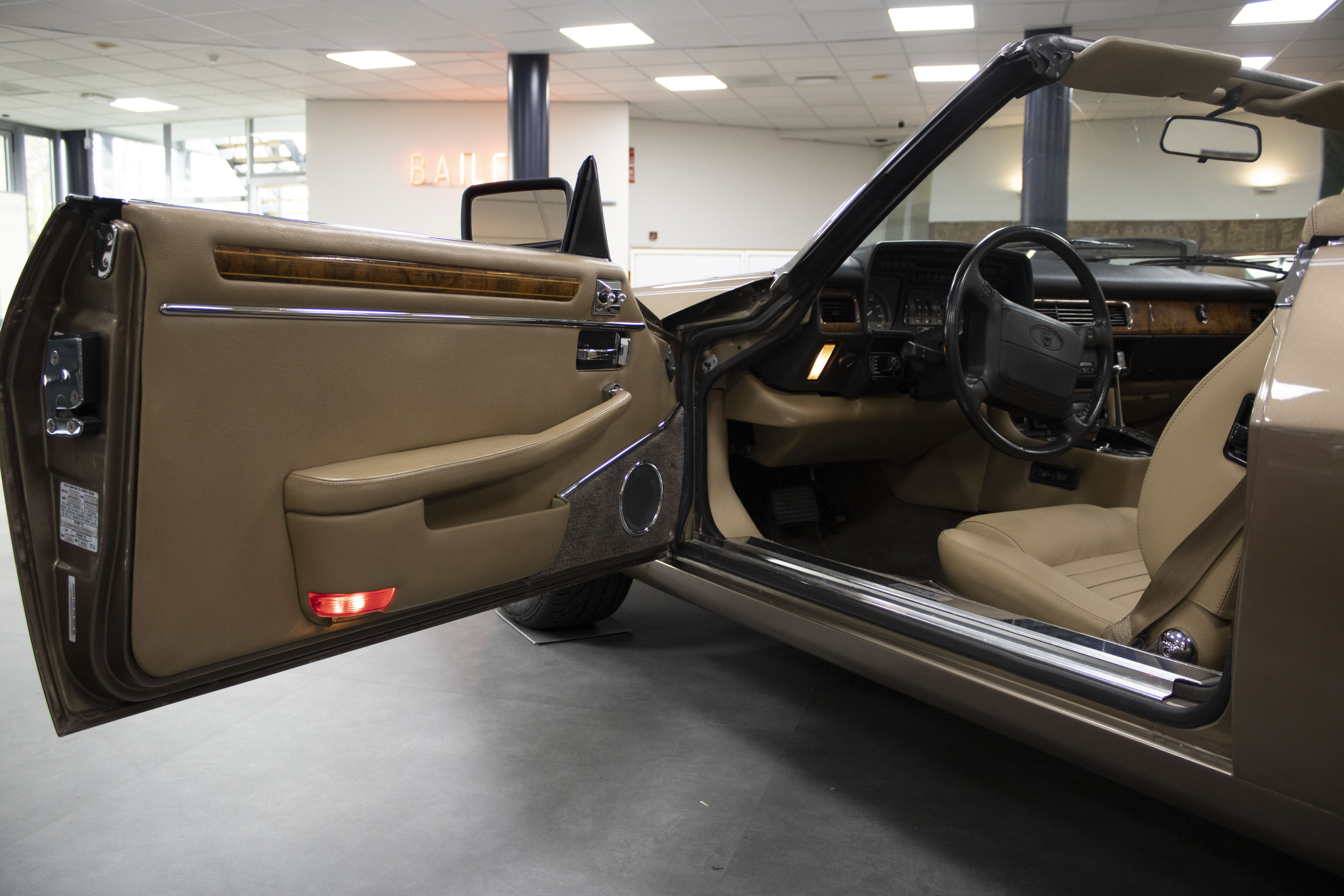 Oldtimer Care & Sales Jaguar XJ-S Cabrio V-12, 5,3 ltr