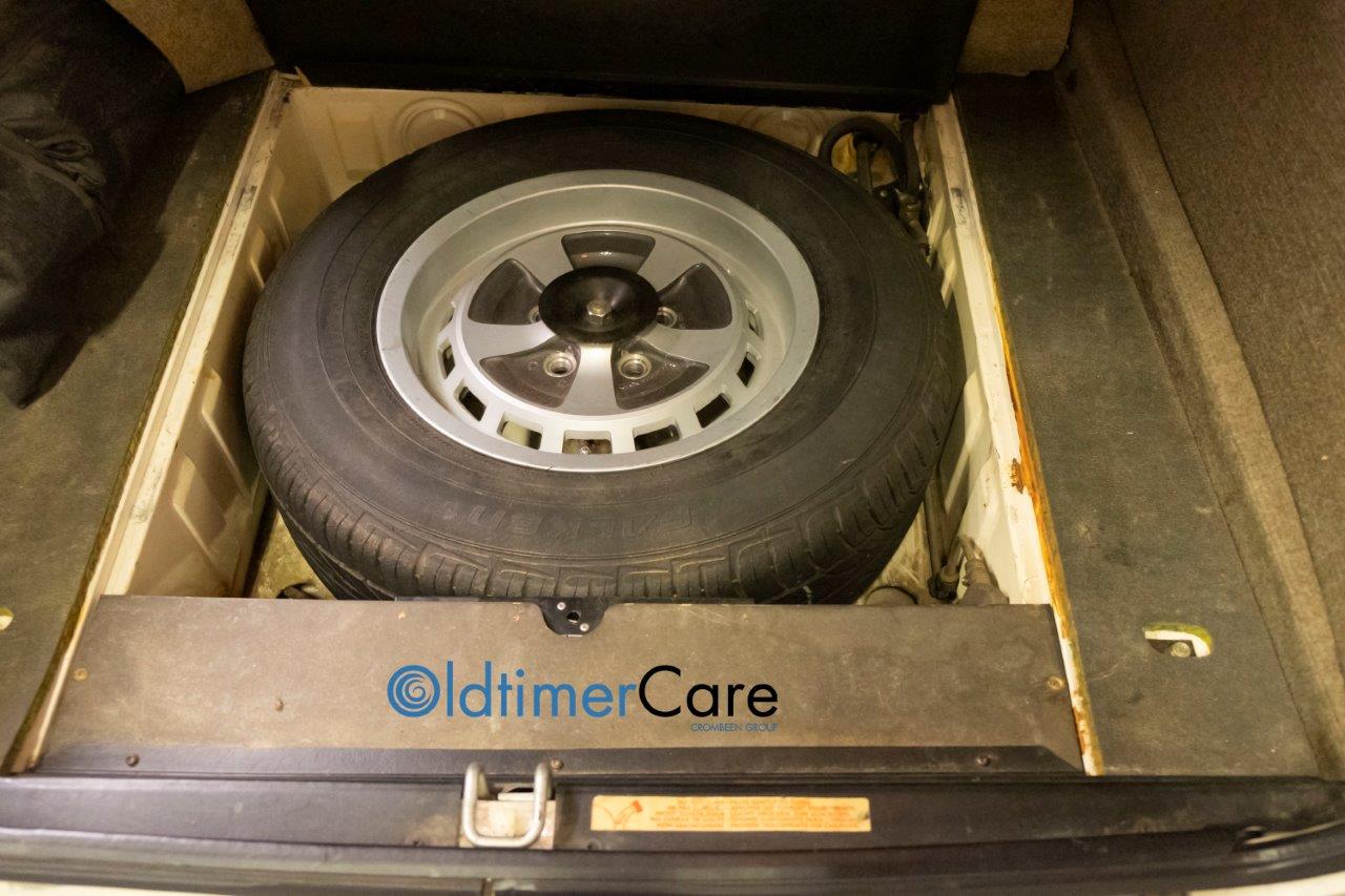 Oldtimer Care & Sales Jaguar XJS V12, automaat